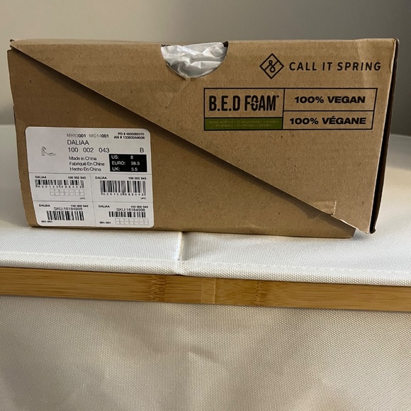 New Call It Spring Daliaa Mid Heels White Size 8 - Picture 2 of 3